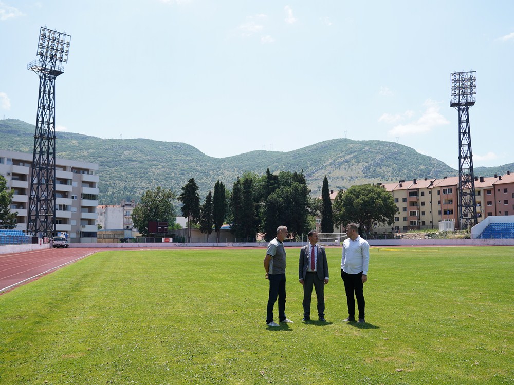 Постављени рефлектори на стадиону у Полицама, слиједи завршна фаза радова