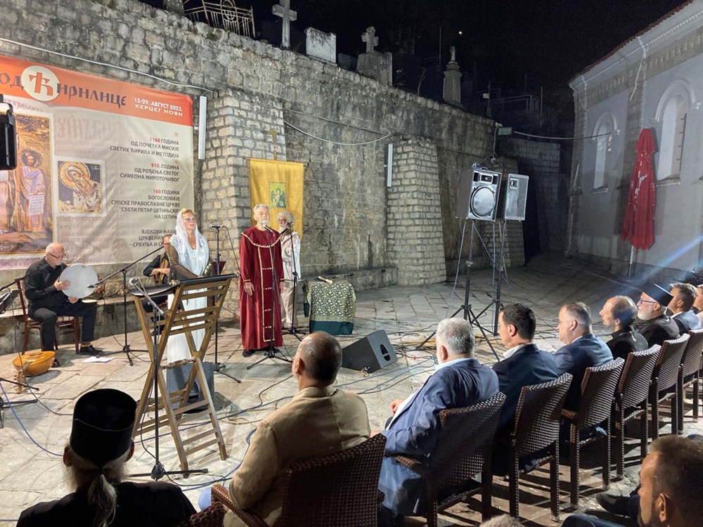 Градоначелник Ћурић на отварању 10. Трга од ћирилице у Херцег Новом