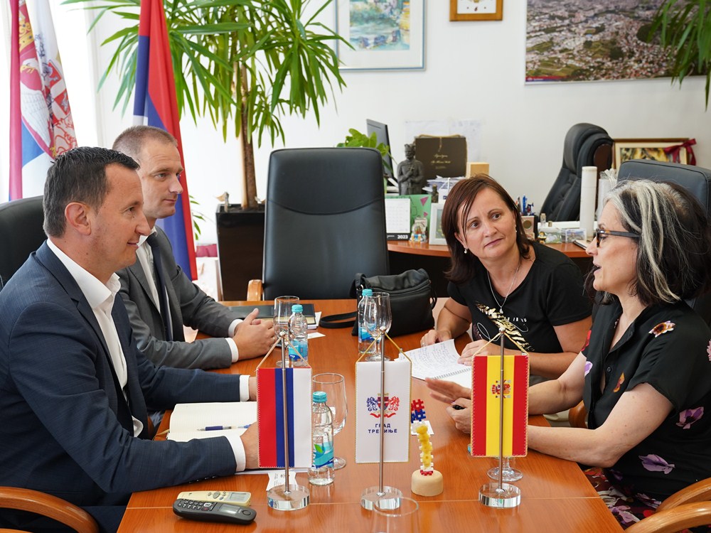 Градоначелник Ћурић угостио амбасадора Краљевине Шпаније Терезу Лизаранзу