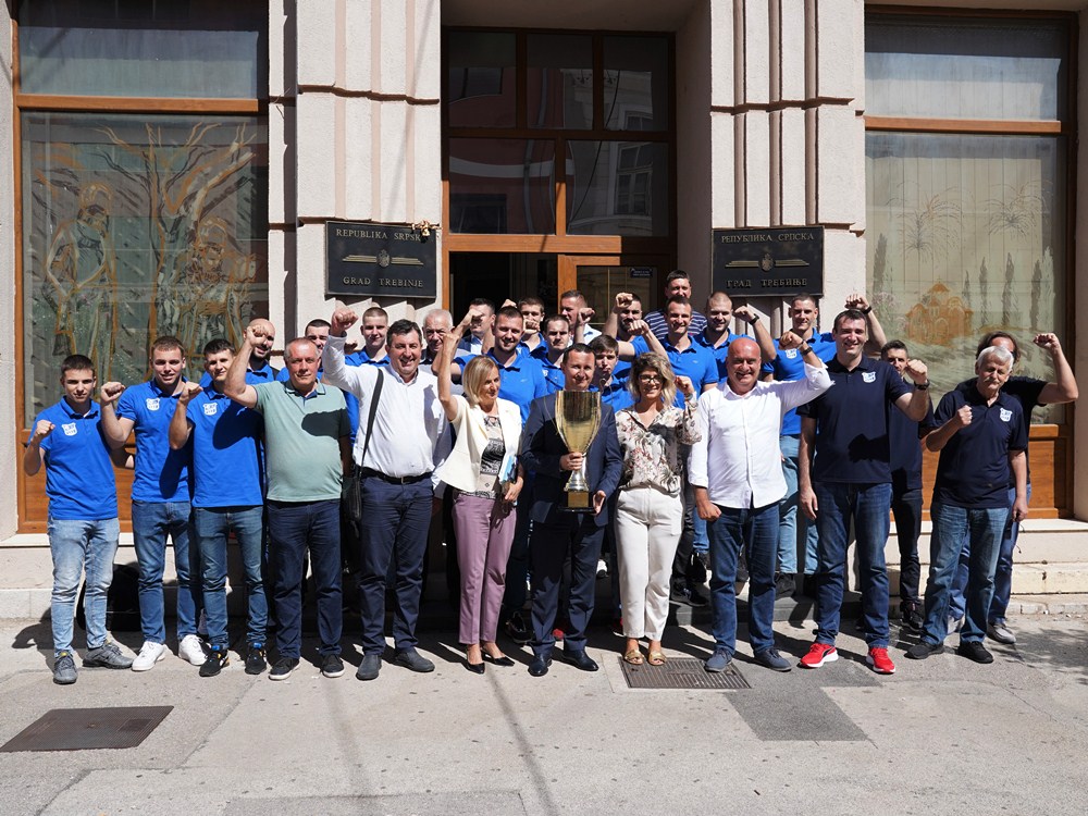 Градоначелник Ћурић угостио рукометаше: Освајање Купа Српске велики успјех за РК Леотар