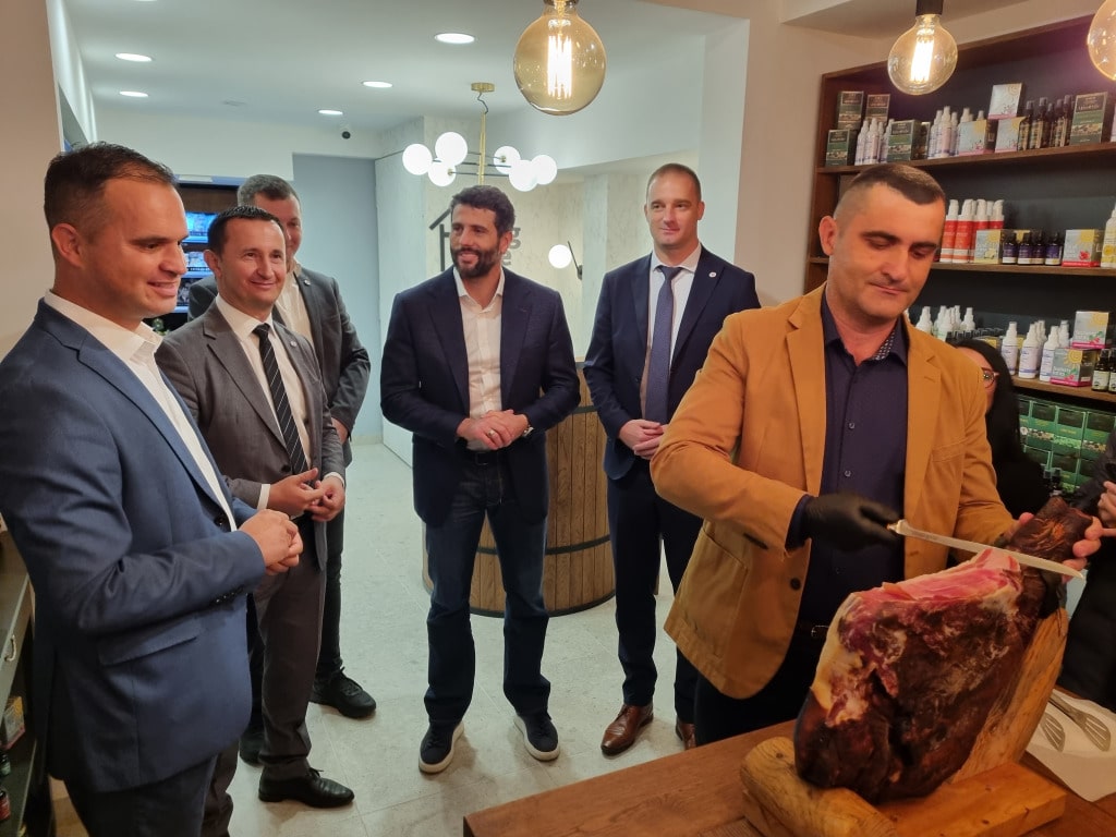 Градоначелници Требиња и Београда свечано отворили „Херцеговачку кућу“ на Врачару