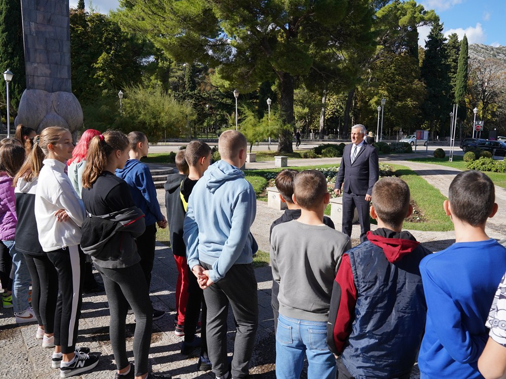 Час историје о Одбрамбено-отаџбинском рату за ученике ОШ „Јован Јовановић Змај“