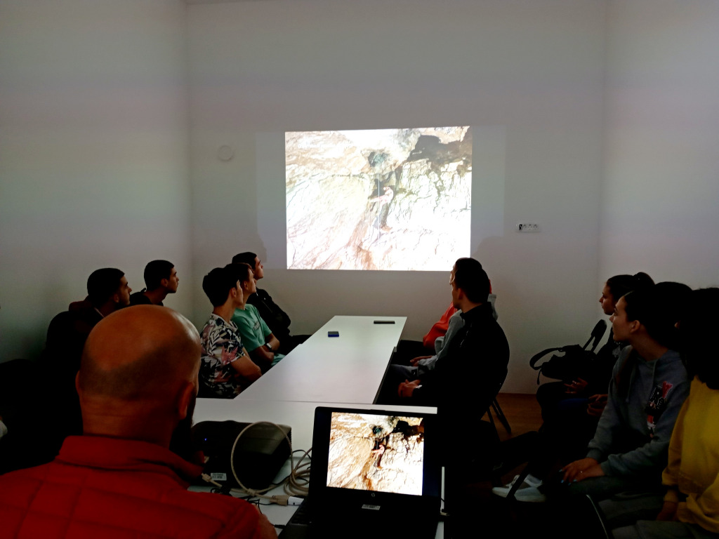 Oдржана радионица на тему „Планинарење и спелеологија“