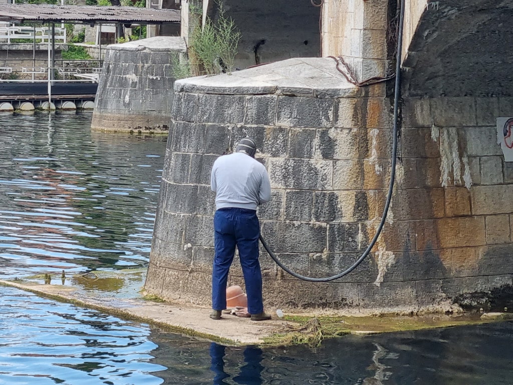 Почело пјескарење Каменог моста