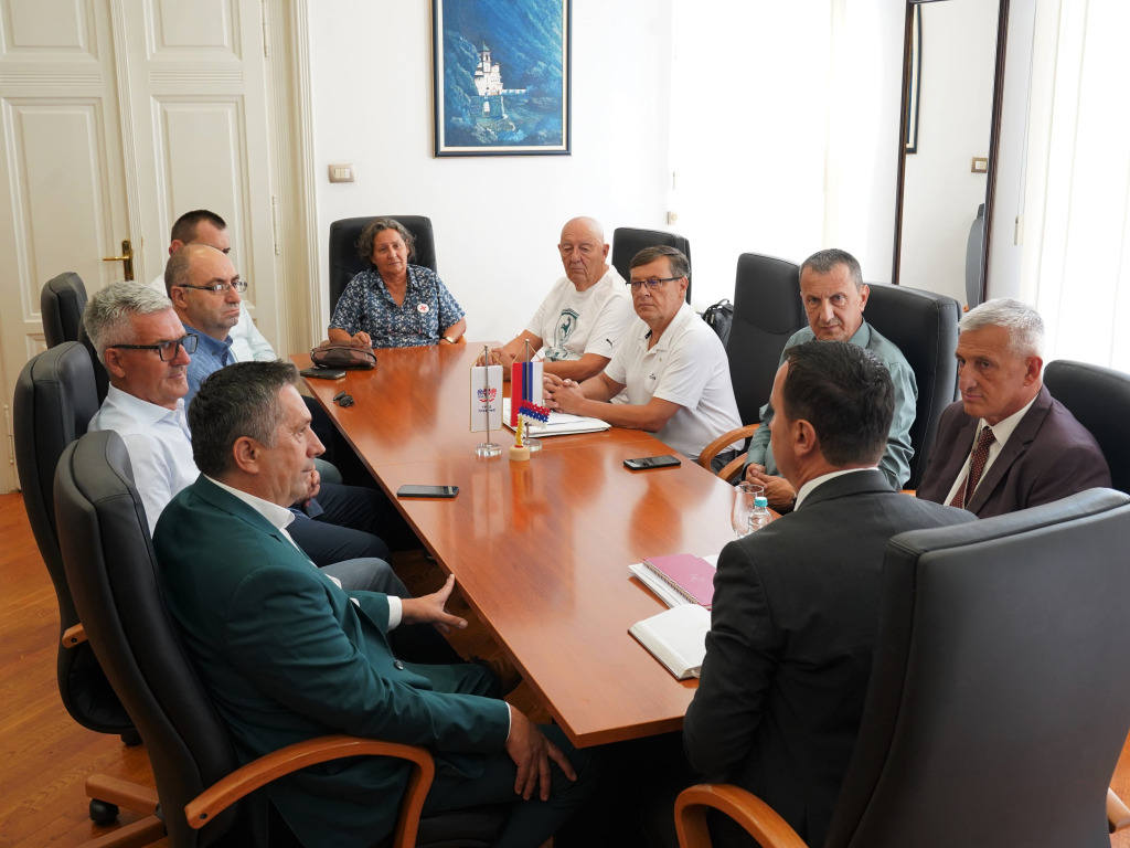 Делегације Црвеног крста Србије и Српске на пријему код градоначелника