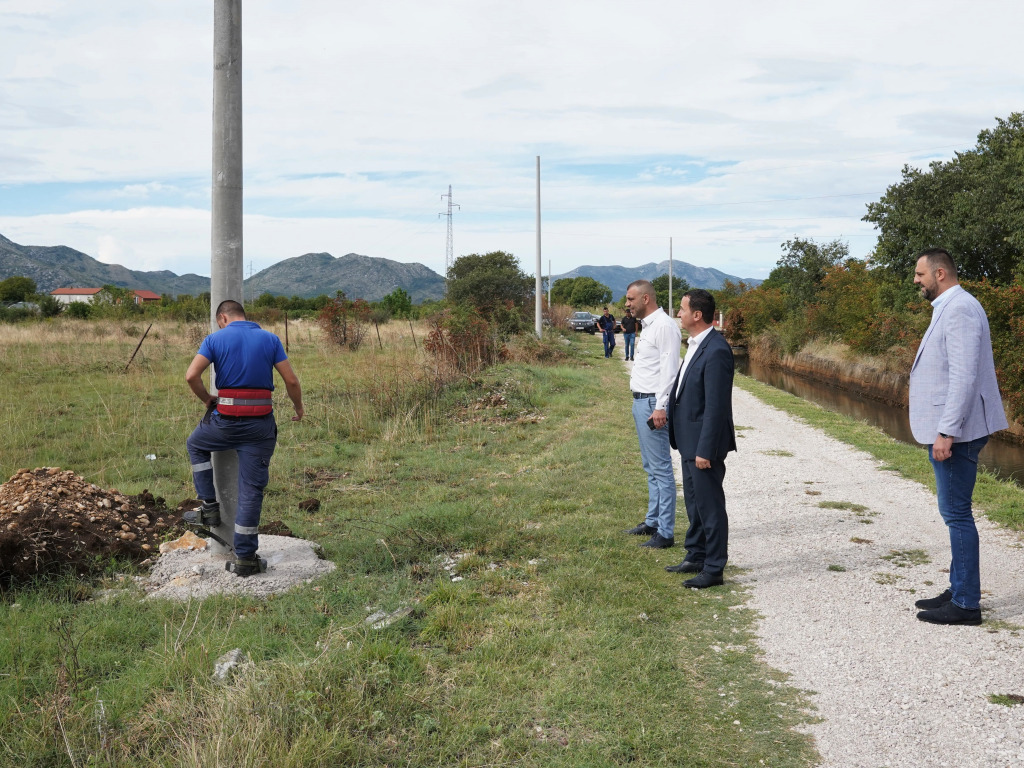 Три улице у Засаду добиле јавну расвјету, ускоро и изградња нове саобраћајнице
