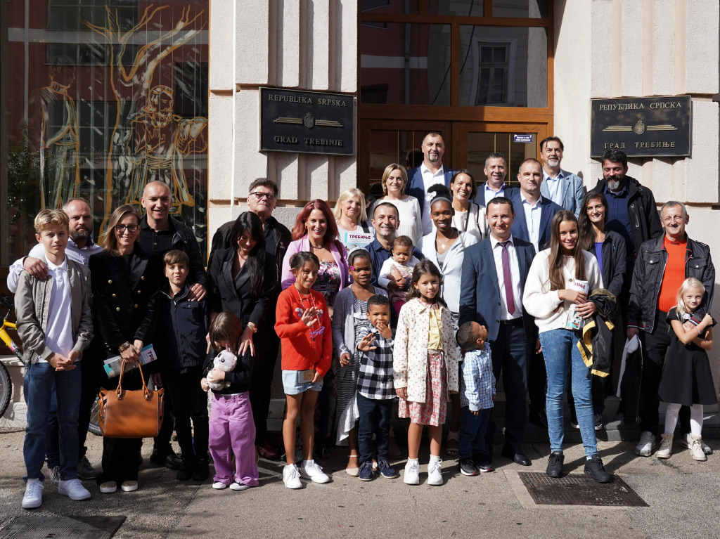 Градоначелник разговарао са породицама са дјецом које су свјетске метрополе замијениле Требињем