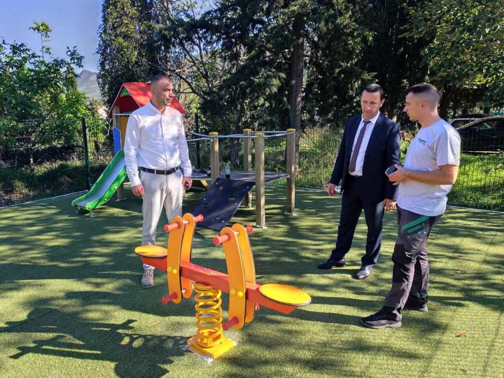 Нова дјечија игралишта обрадовала малишане широм Требиња