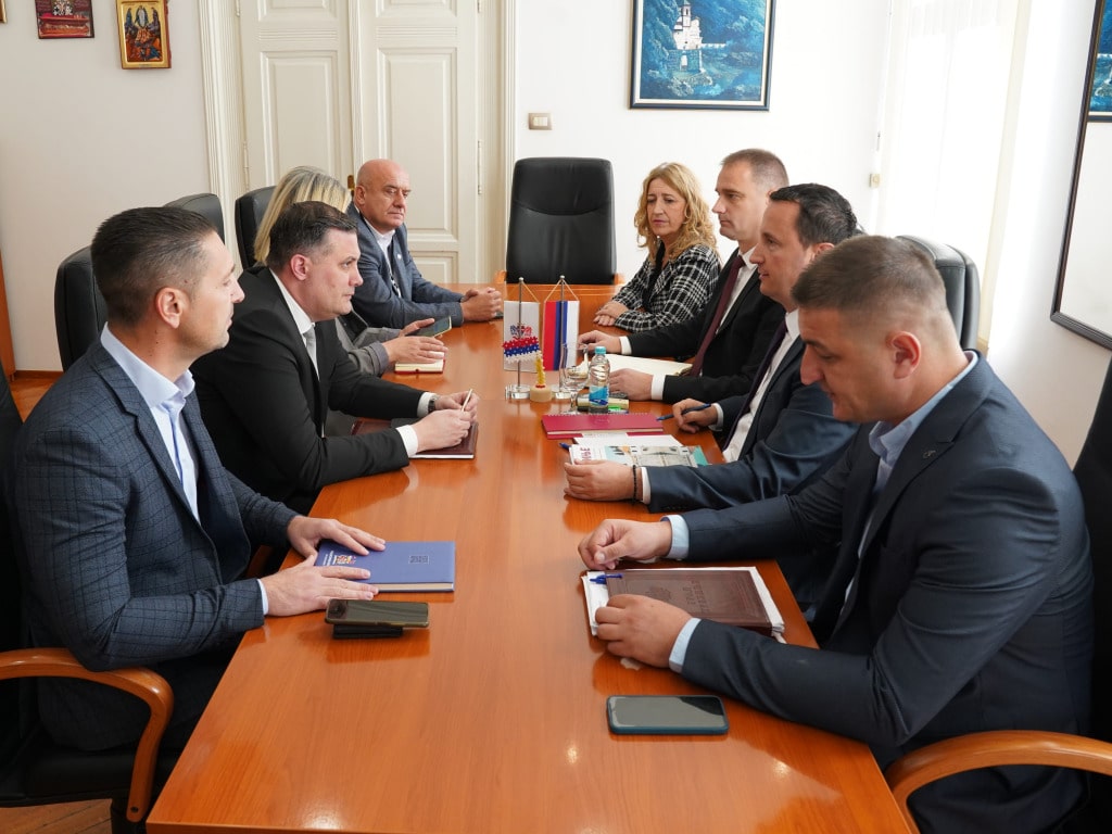 Ćurić sa ministrom Vipotnikom: Trebinje u projektu za izgradnju nove deponije