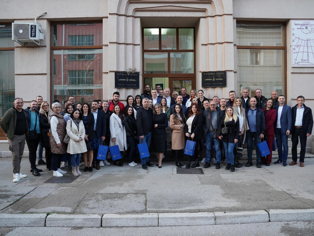 Gradonačelnik Ćurić organizovao  prijem za učesnike Šeste smotre veterana folklora