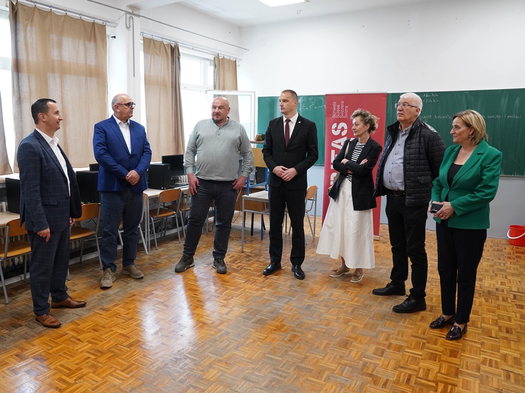 Реализован пројекат швајцарског Каритаса и Градске управе: Техничка школа Требиње добила ЛЕД расвјету