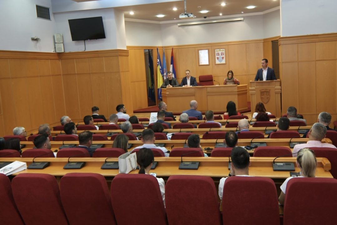 „Wine Fine“ фест : Ћурић угостио излагаче вина и дестилата