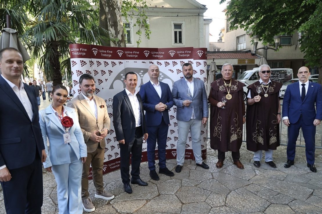 „Wine Fine“ – Посјетиоци уживају у вину, храни и музици