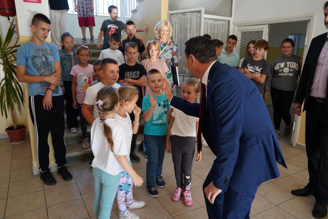 Мирко Ћурић посјетио је требињске подручне основне школе