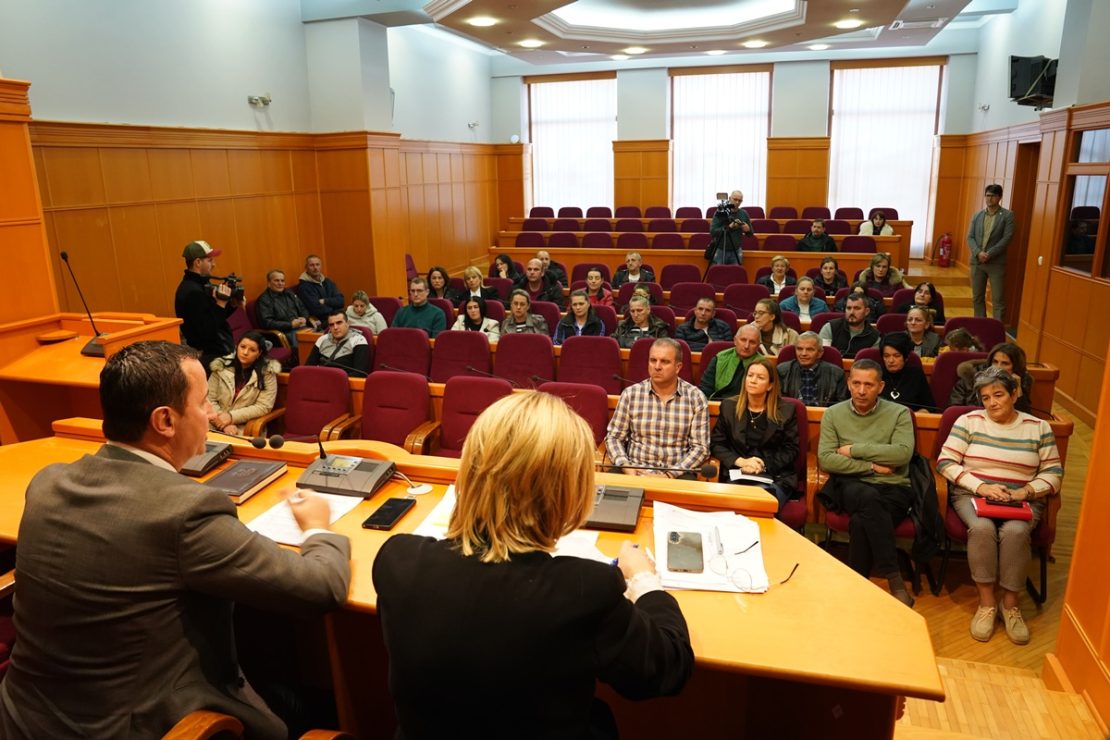 Град и ове године подржао 105 дјецe која похађају подручне школе и 15 дјеце без једног или оба родитеља