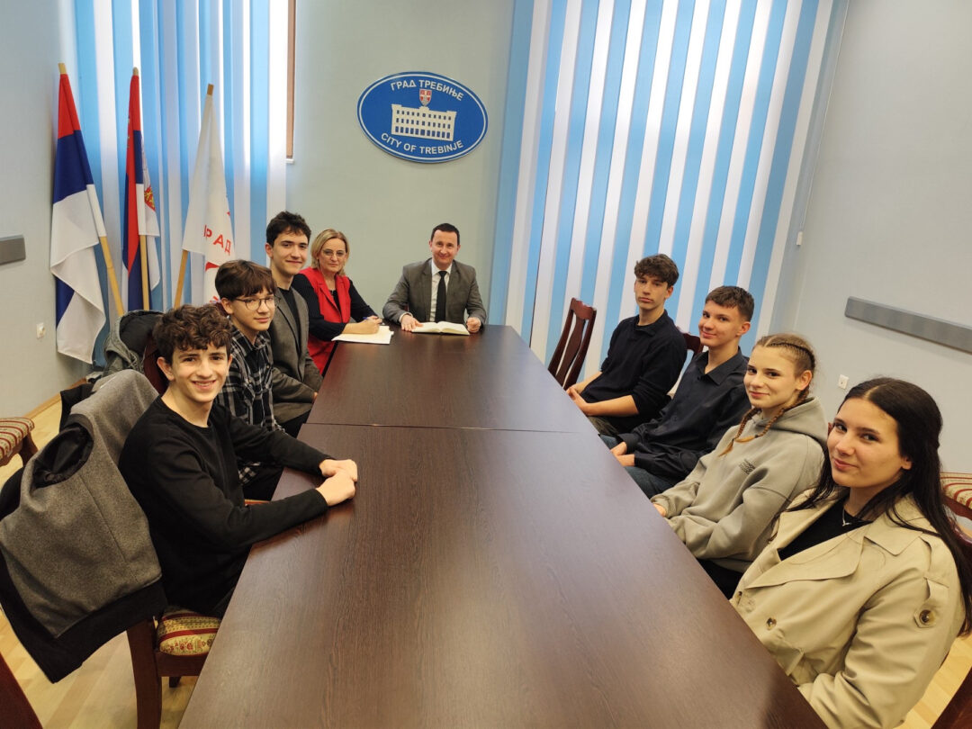 Пријем за творце филма Нијансе – Градоначелник похвалио младе из Требиња за подизање свијести о вршњачком насиљу