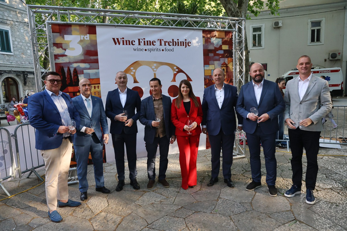 „Wine Fine Trebinje 2026“: Љубитељи вина и гастрономије окупили се у рекордном броју